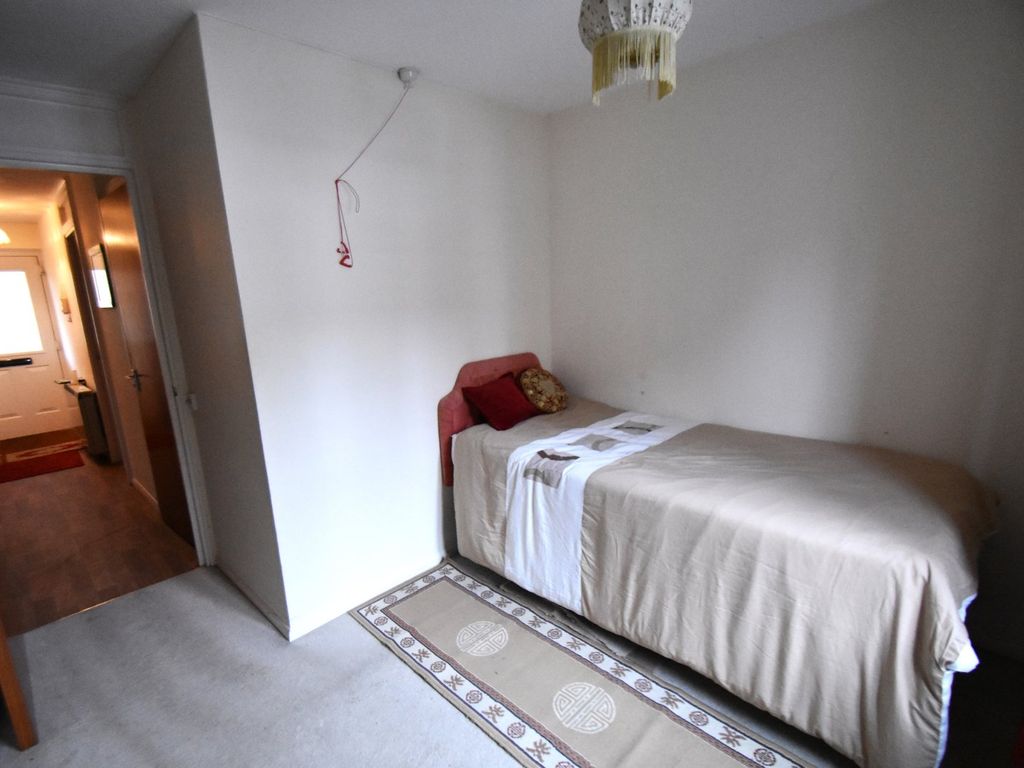 2 bed flat for sale in Town Bridge Court, Chesham, Buckinghamshire HP5, £160,000