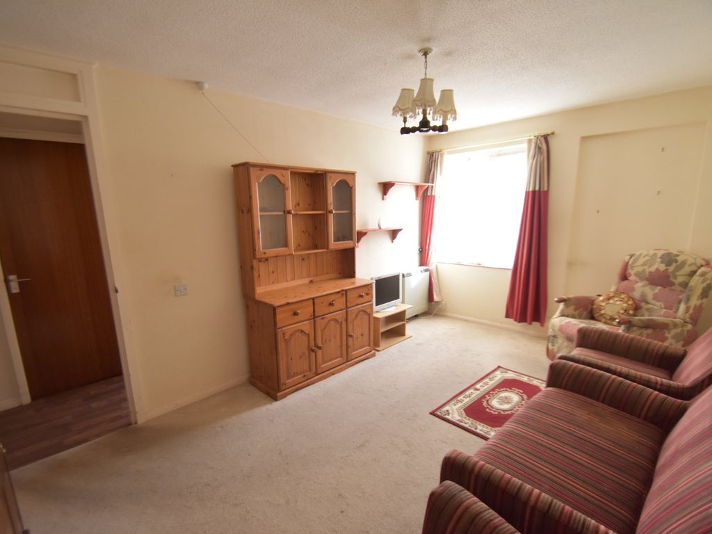2 bed flat for sale in Town Bridge Court, Chesham, Buckinghamshire HP5, £160,000
