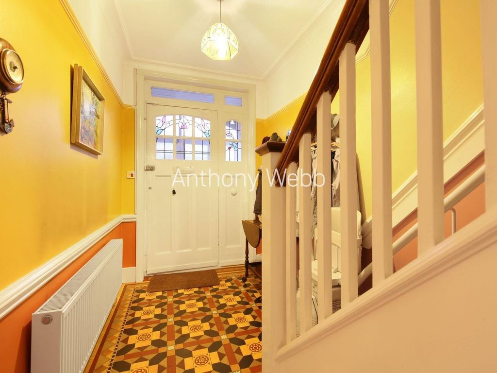 3 bed property for sale in Caversham Avenue, London N13, £799,950