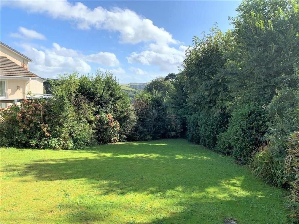 3 bed property for sale in Vicarage Meadow, Fowey PL23, £565,000