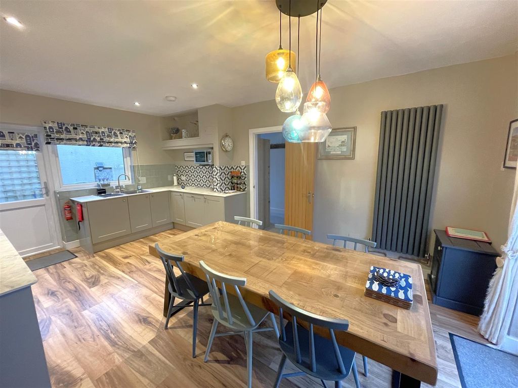 3 bed property for sale in Vicarage Meadow, Fowey PL23, £565,000