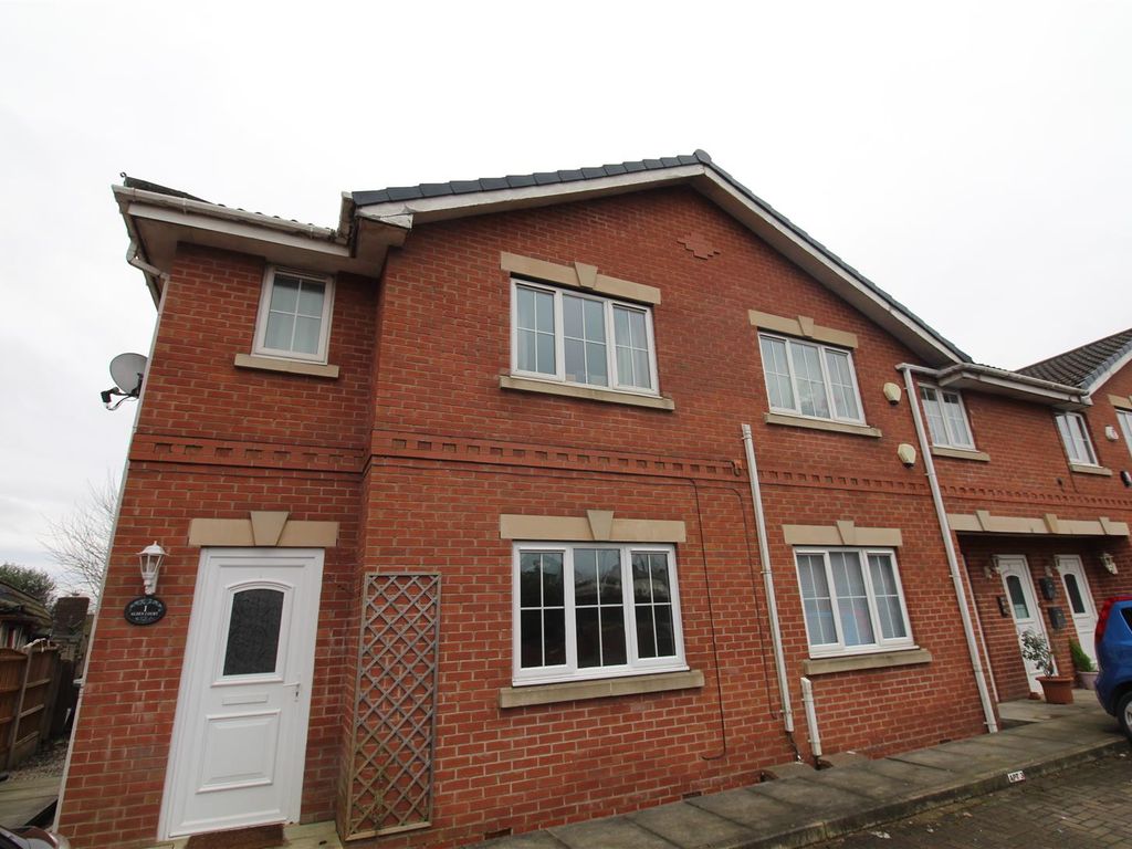 2 bed flat to rent in 1 Alden Court, Albany Fold, Westhoughton, Bolton BL5, £725 pcm