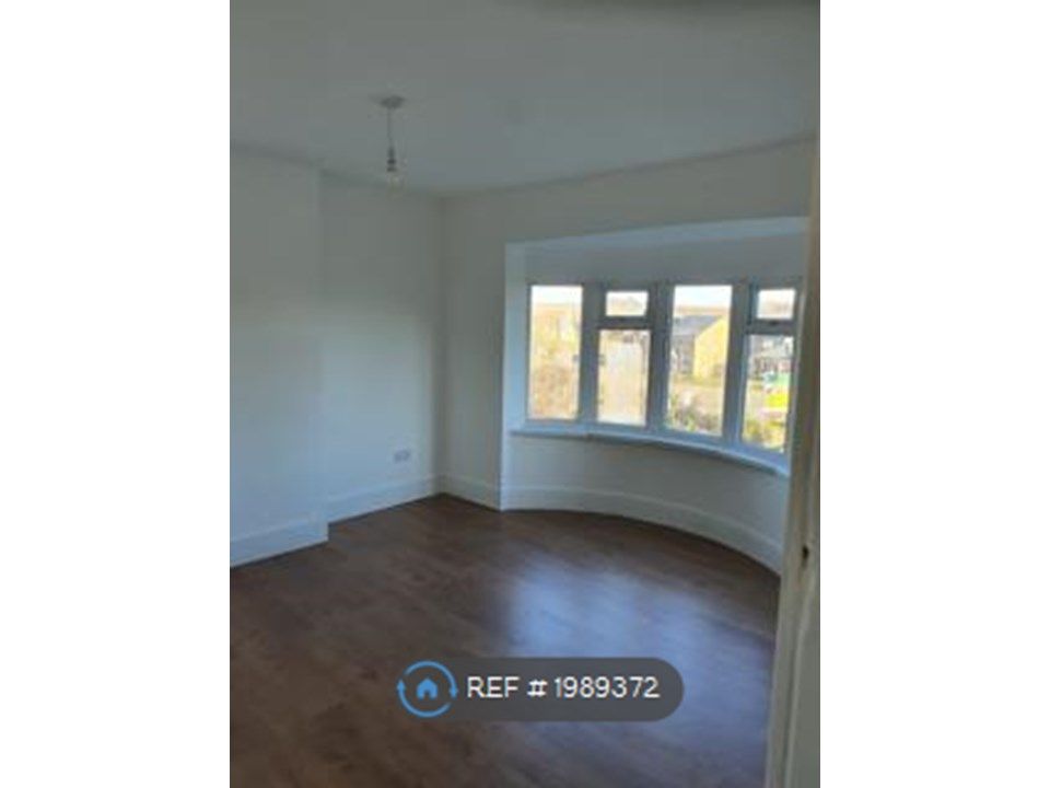 4 bed detached house to rent in Gt North Rd, Leeds LS25, £1,600 pcm