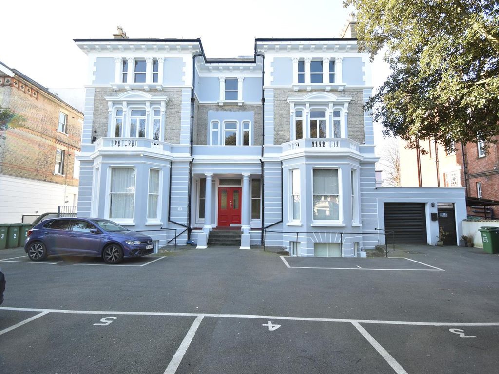 1 bed flat to rent in Upper Maze Hill, St. Leonards-On-Sea TN38, £750 pcm