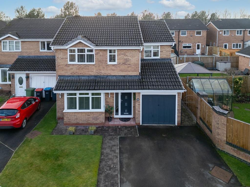4 bed detached house for sale in Leven Avenue, Winsford CW7, £300,000
