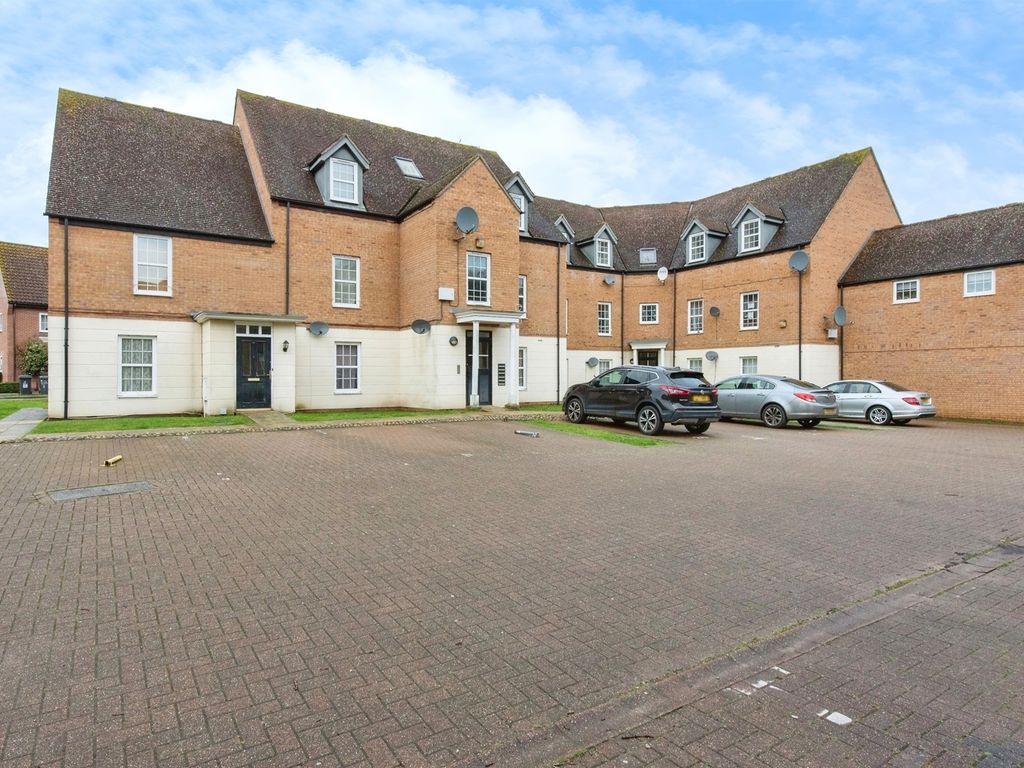 2 bed flat for sale in Hazel Covert, Thetford IP24, £125,000
