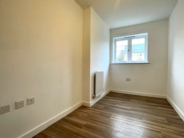 2 bed flat to rent in Harper Lane, Halstead CO9, £1,000 pcm