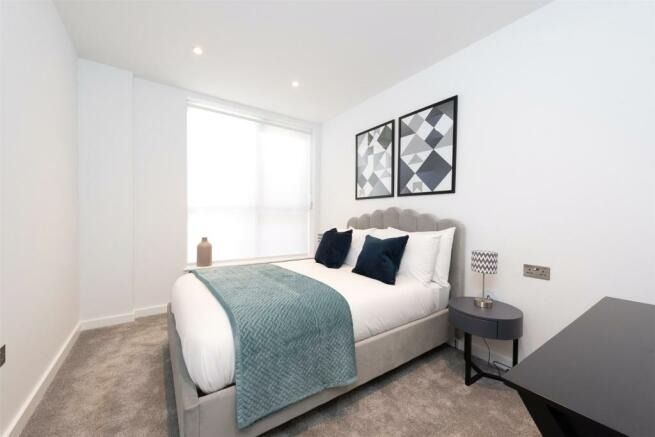 2 bed flat for sale in Charlotte Court, Barnet EN4, £735,000