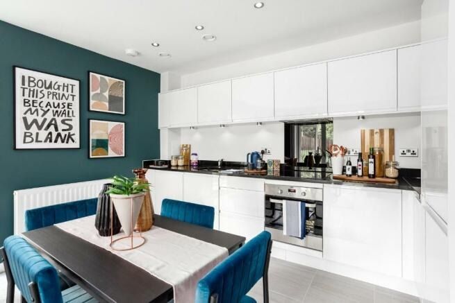 2 bed flat for sale in Charlotte Court, Barnet EN4, £735,000