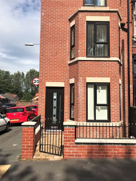 1 bed flat to rent in Chorley Old Road, Bolton BL1, £695 pcm