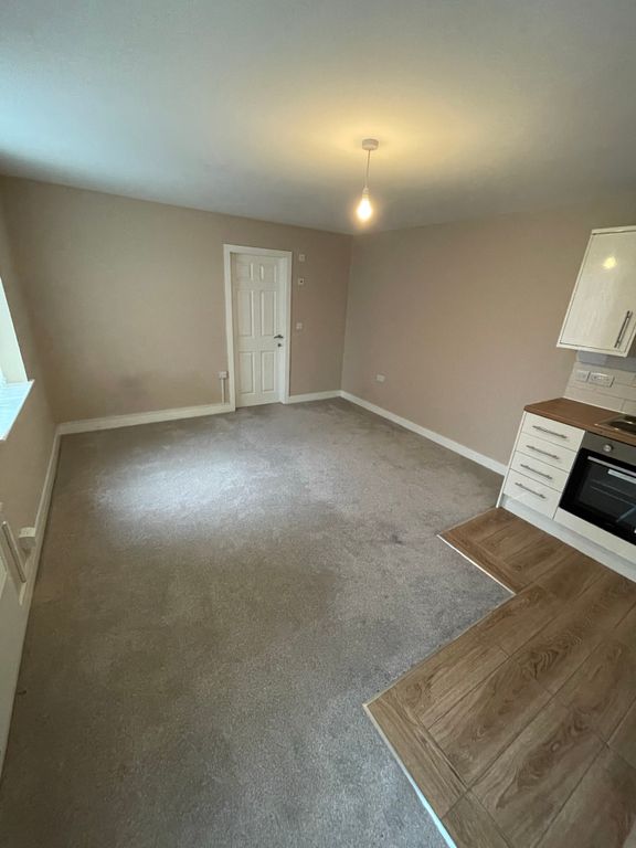 1 bed flat to rent in Chorley Old Road, Bolton BL1, £695 pcm