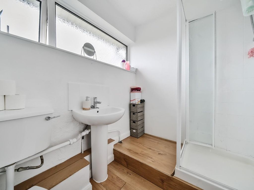 2 bed property for sale in Church Manorway, London SE2, £350,000