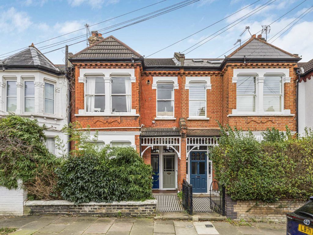 3 bed maisonette for sale in Rudloe Road, London SW12, £625,000