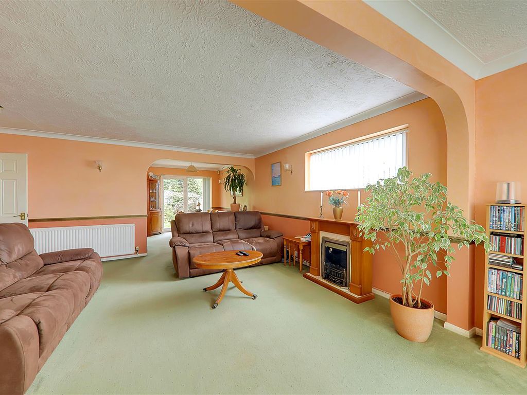 3 bed chalet for sale in Hayling Rise, Worthing BN13, £575,000