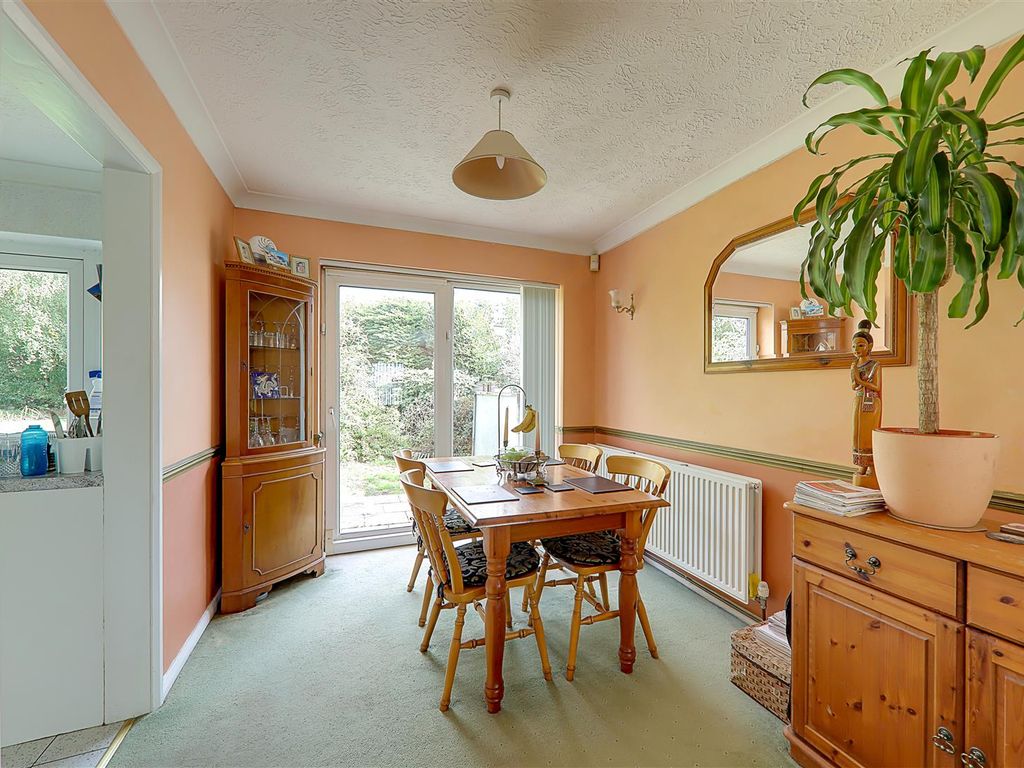 3 bed chalet for sale in Hayling Rise, Worthing BN13, £575,000