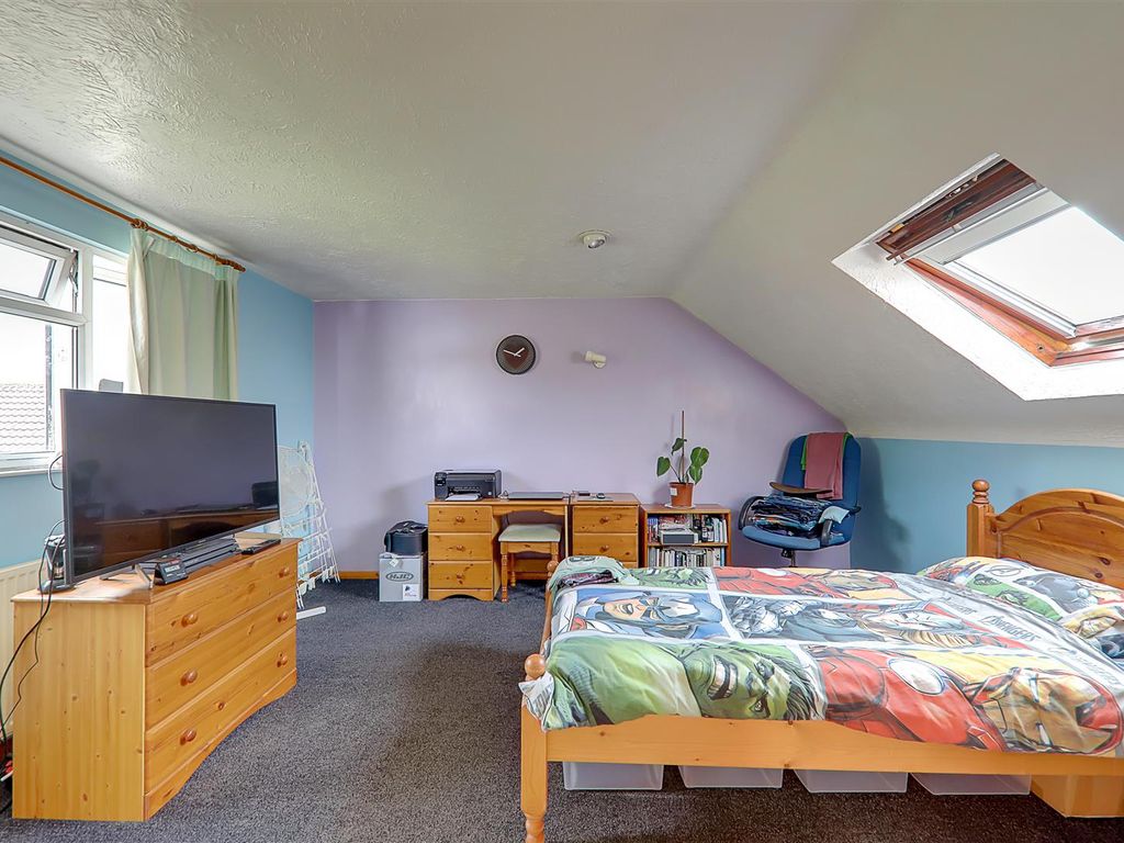 3 bed chalet for sale in Hayling Rise, Worthing BN13, £575,000