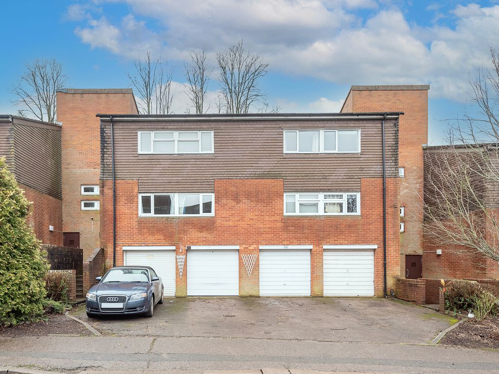 2 bed flat for sale in Hickling Way, Harpenden AL5, £365,000