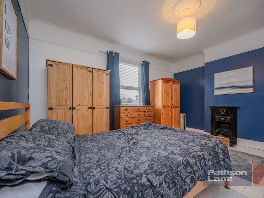3 bed detached house for sale in Headlands, Desborough, Kettering NN14, £299,995