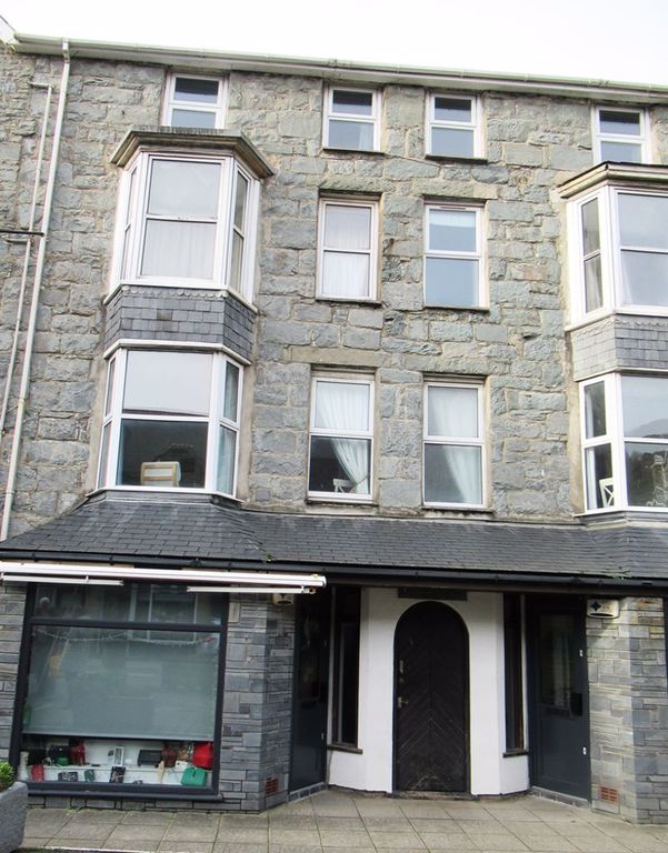 2 bed flat to rent in Beach Road, Barmouth LL42, £700 pcm