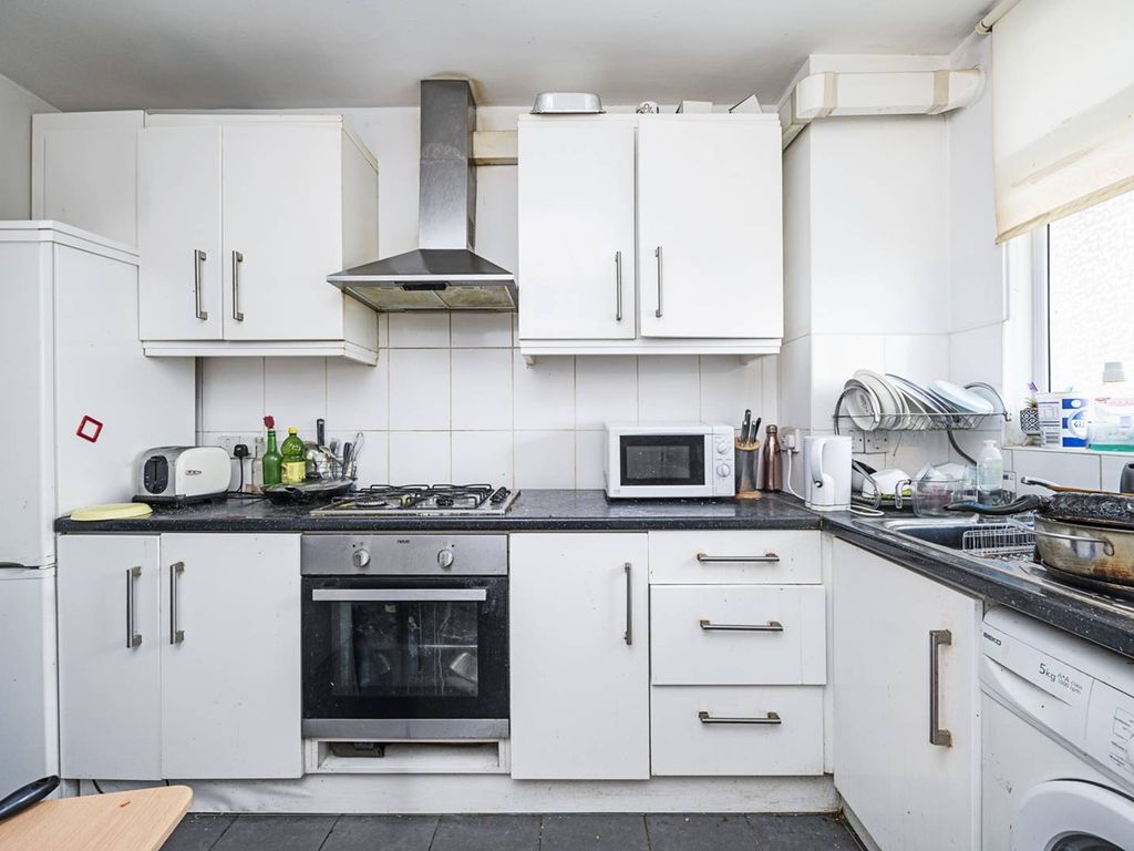 3 bed flat for sale in Maddams Street, Bow, London E3, £360,000