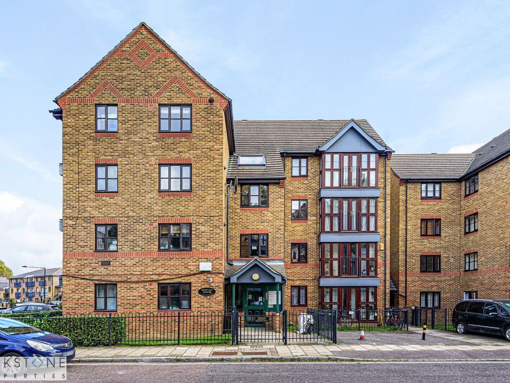 2 bed flat to rent in Bentley House, Wellington Way, London E3, £1,900 pcm