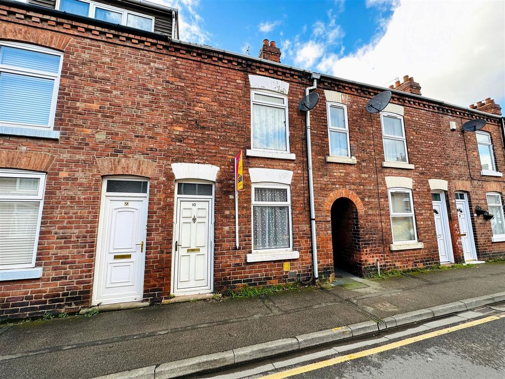 4 bed terraced house for sale in Nalton Street, Selby YO8, £100,000