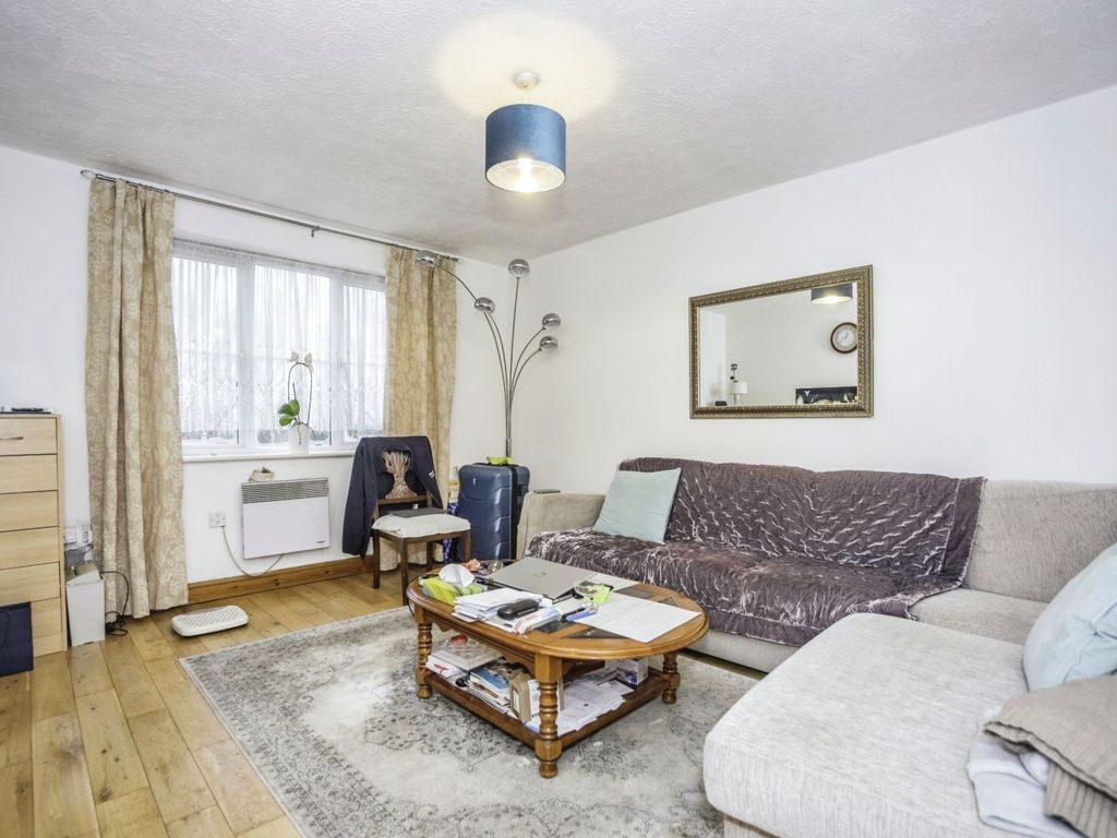 2 bed flat for sale in Mayflower Road, Grays RM16, £250,000