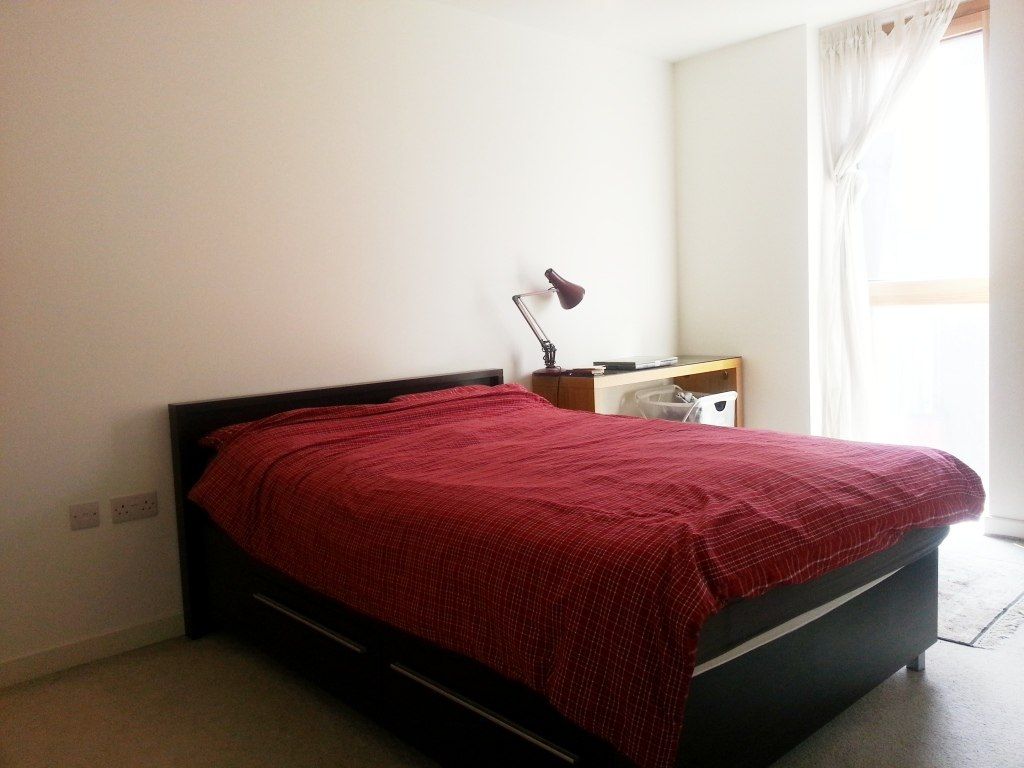 2 bed flat to rent in Lemonade Building, 3 Arboretum Place IG11, £1,900 pcm