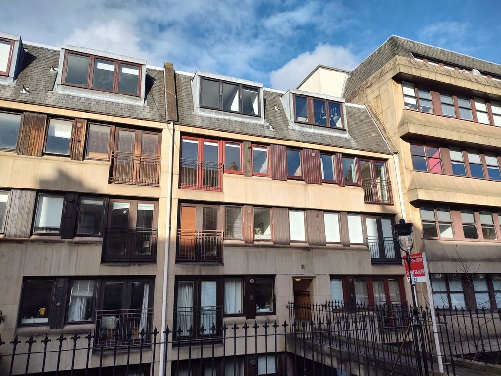 2 bed flat to rent in Fettes Row, Edinburgh, Midlothian EH3, £1,325 pcm