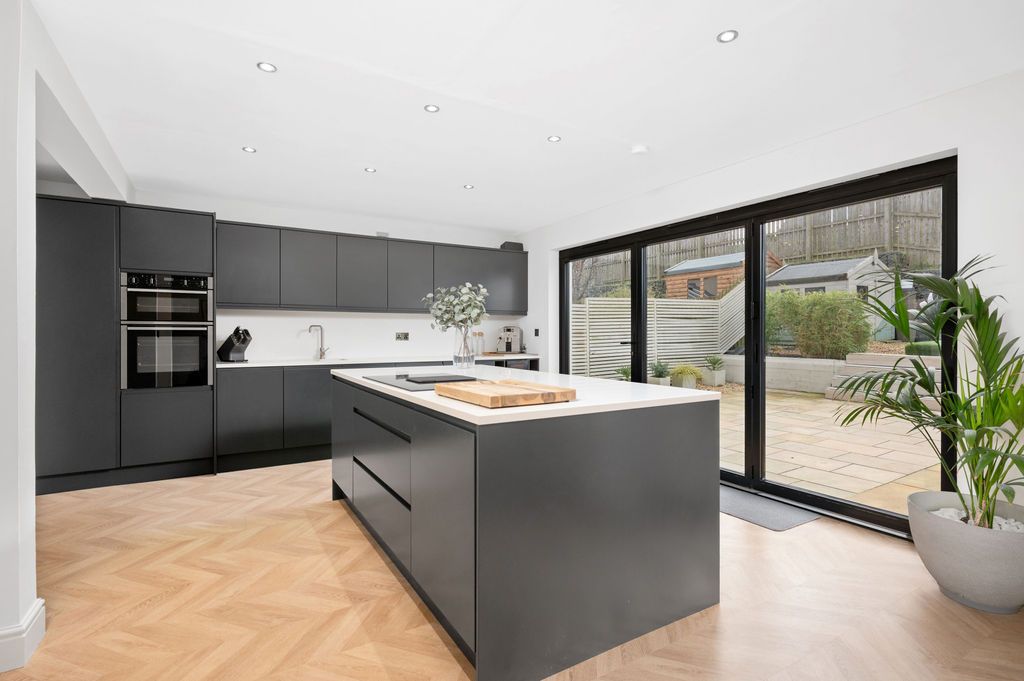 4 bed detached house for sale in Milne Drive, Redding, Falkirk FK2, £385,000