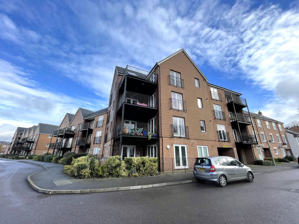 2 bed flat to rent in Greensand View, Woburn Sands, Milton Keynes MK17, £1,250 pcm