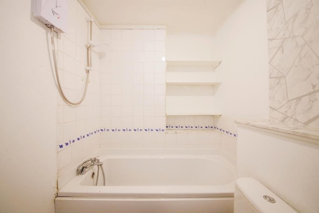 1 bed flat for sale in Sommerset, Tottenham, London N17, £220,000