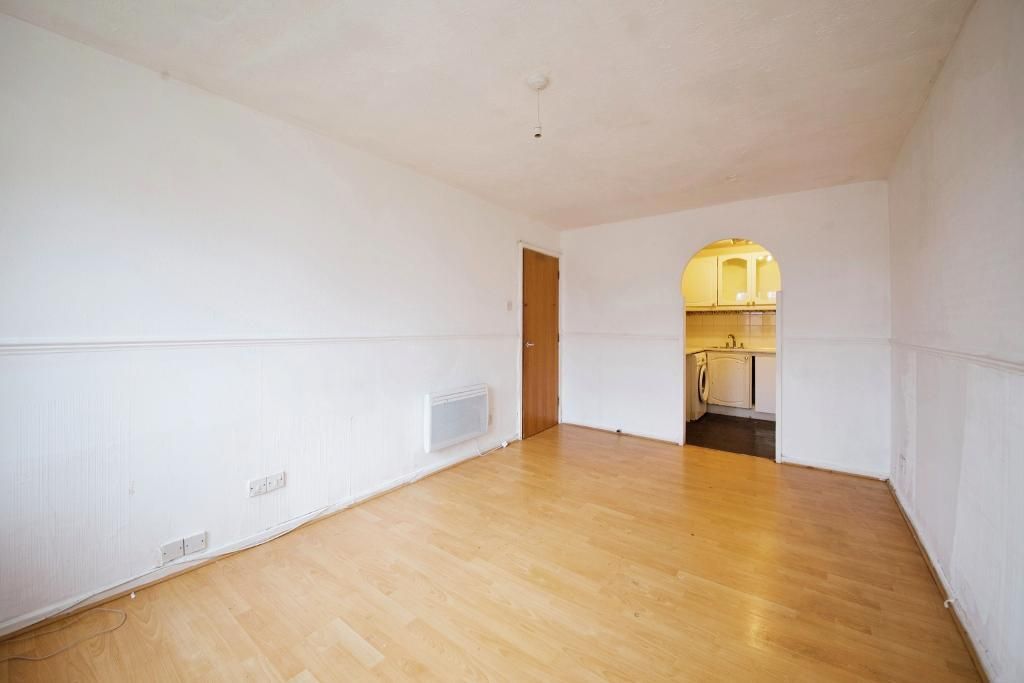 1 bed flat for sale in Sommerset, Tottenham, London N17, £220,000