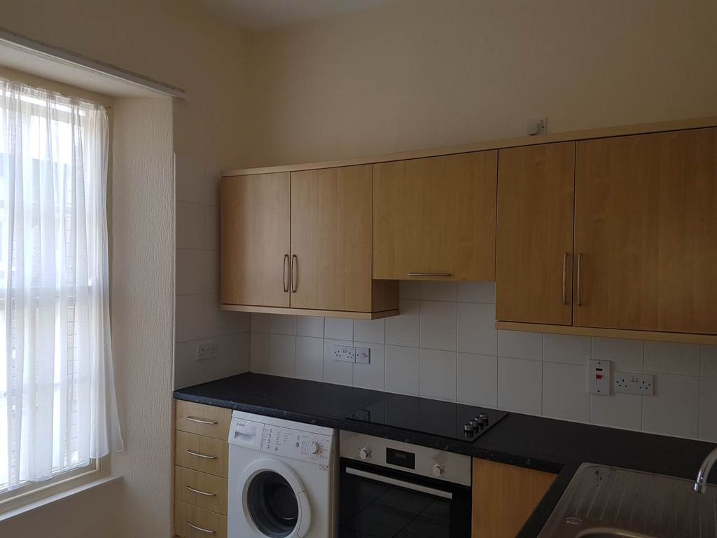 1 bed flat to rent in Flat 2 Cysgod Y Lan, Church Street, Llandysul SA44, £450 pcm