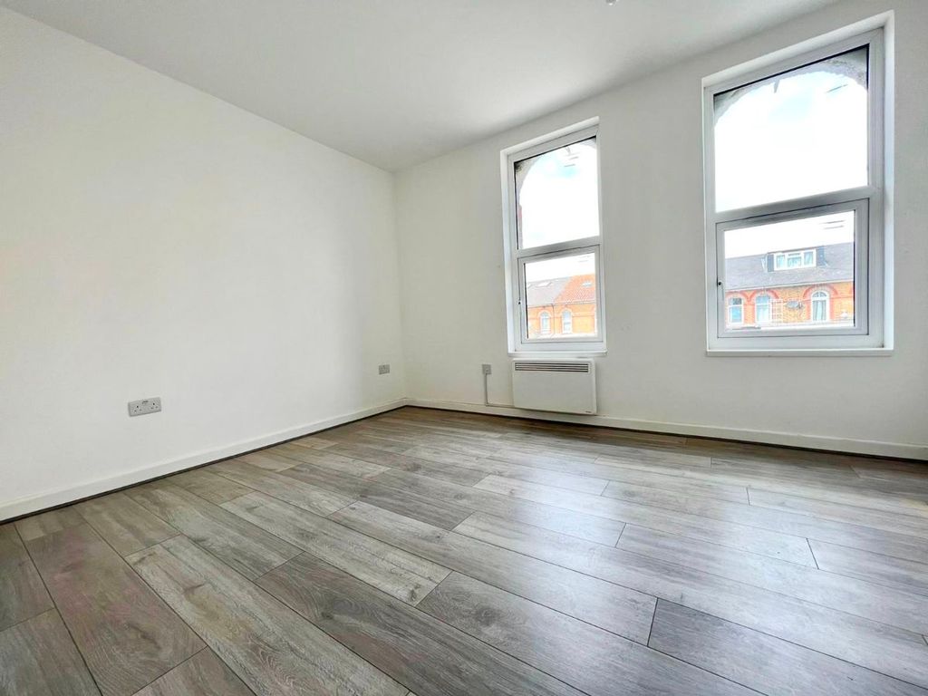 1 bed flat to rent in Brigstock Road, Thornton Heath CR7, £1,250 pcm