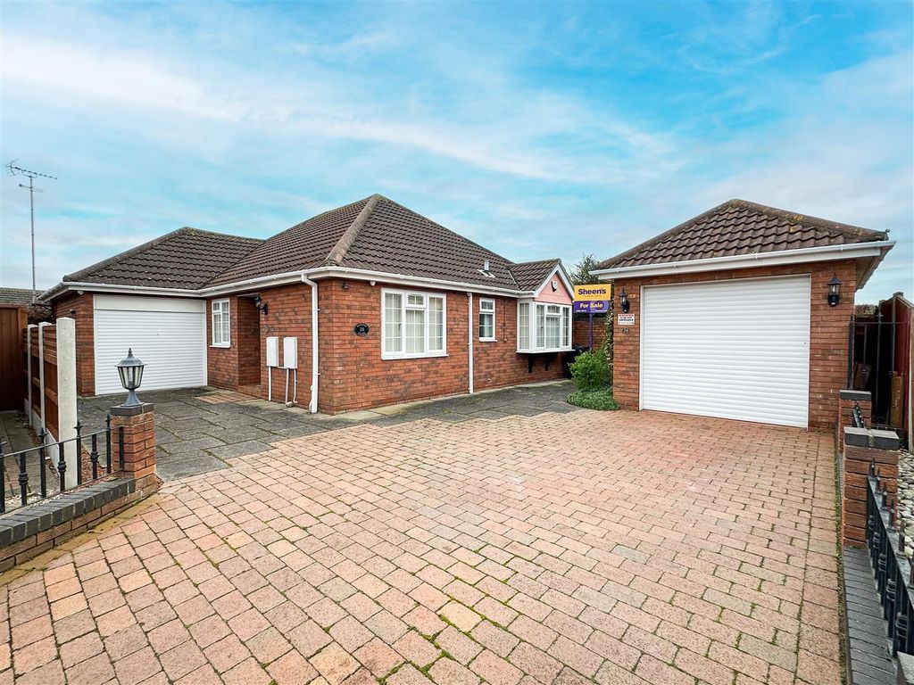 3 bed detached house for sale in Bawdsey Close, Clacton-On-Sea CO16, £330,000
