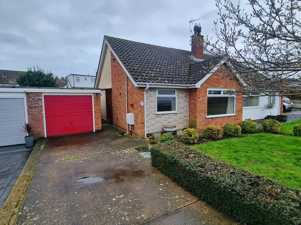 3 bed bungalow for sale in Lavenham Way, Stowmarket IP14, £260,000