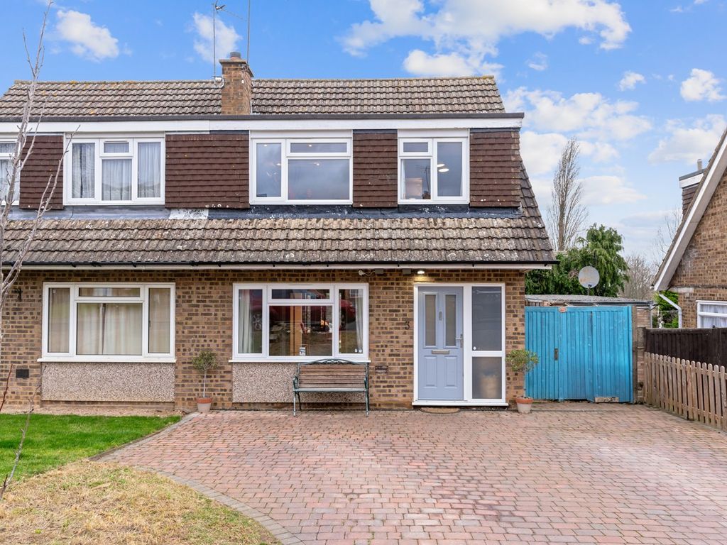 3 bed semi-detached house for sale in Friday Furlong, Hitchin SG5, £500,000