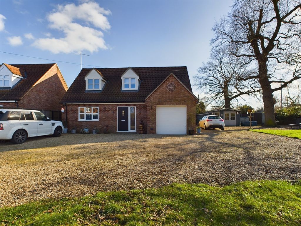 3 bed chalet for sale in Hall Road, Outwell, Wisbech PE14, £355,000