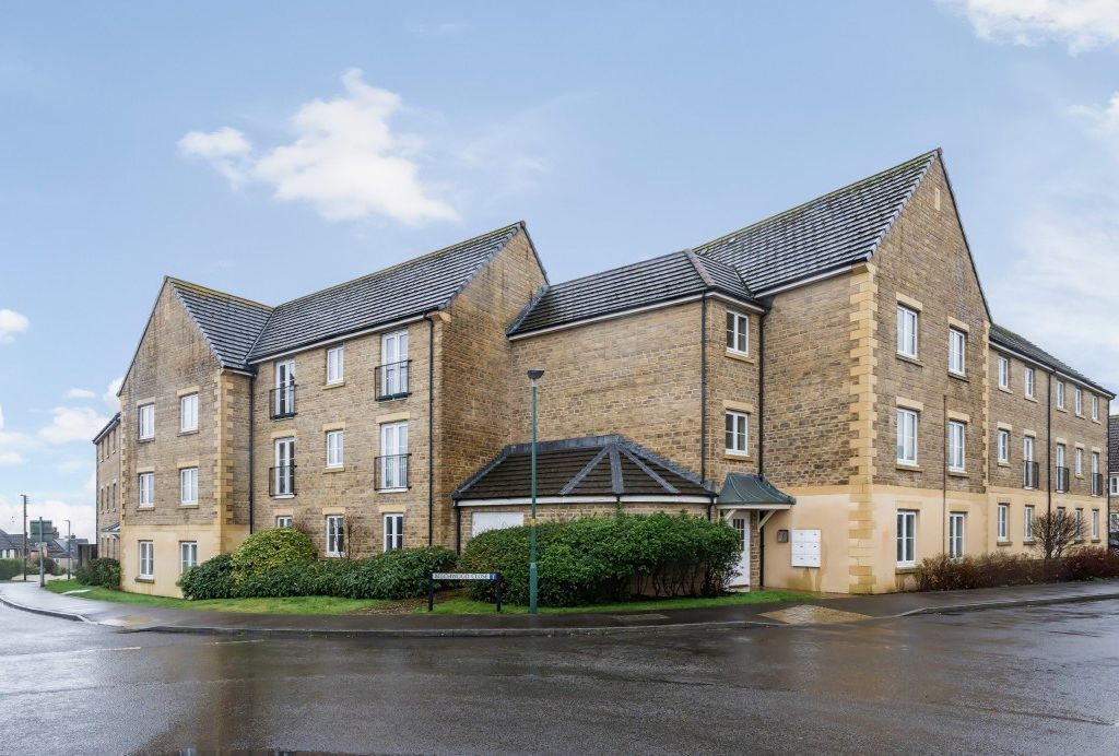 2 bed flat for sale in Beechwood Close, Nailsworth GL6, £175,000