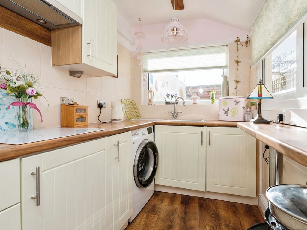 2 bed terraced house for sale in High Bondgate, Bishop Auckland DL14, £175,000