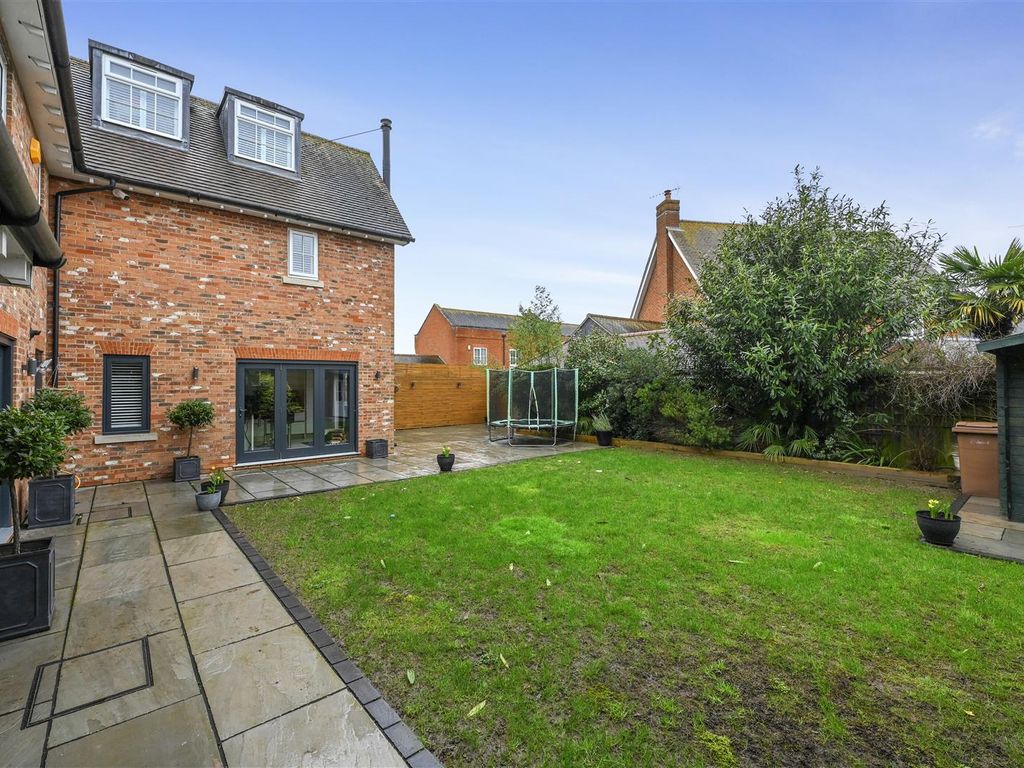 8 bed detached house for sale in Priors Field, Bicknacre, Chelmsford CM3, £1,100,000