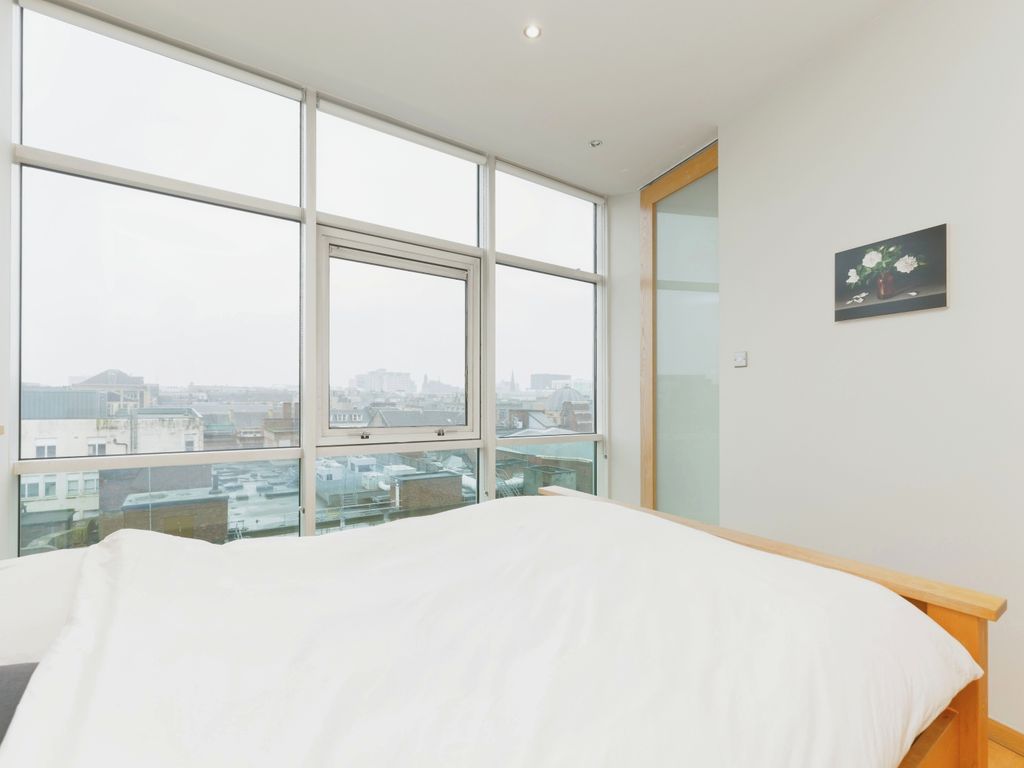 2 bed flat for sale in Renfrew Street, Glasgow G3, £240,000