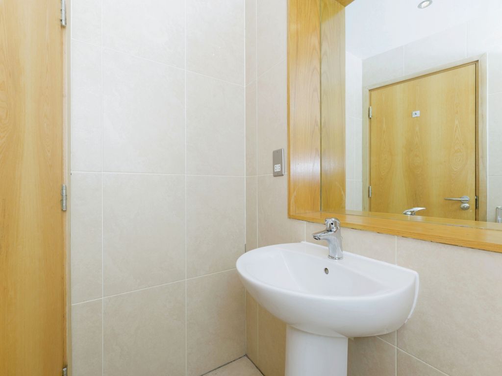 2 bed flat for sale in Renfrew Street, Glasgow G3, £240,000