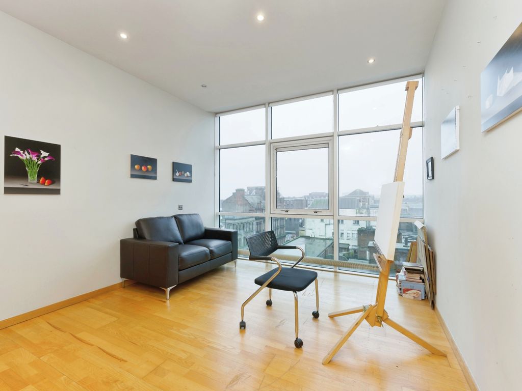 2 bed flat for sale in Renfrew Street, Glasgow G3, £240,000