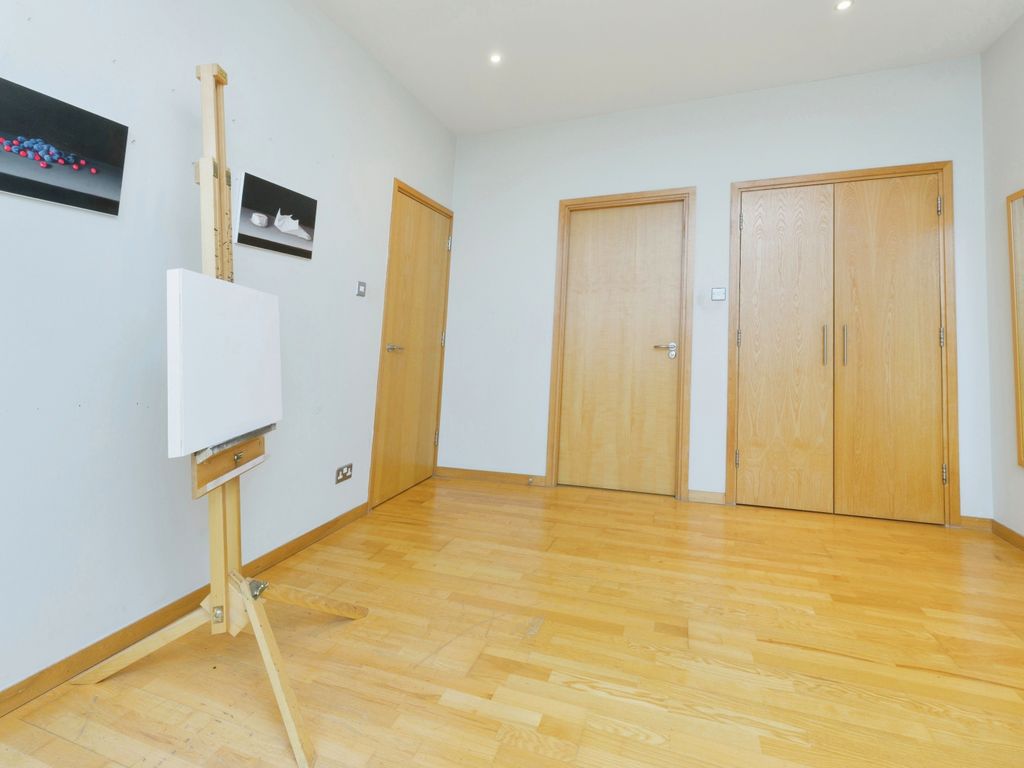 2 bed flat for sale in Renfrew Street, Glasgow G3, £240,000