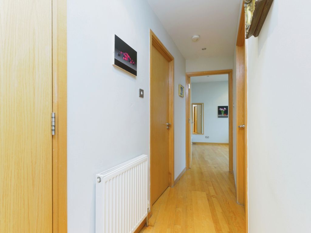 2 bed flat for sale in Renfrew Street, Glasgow G3, £240,000