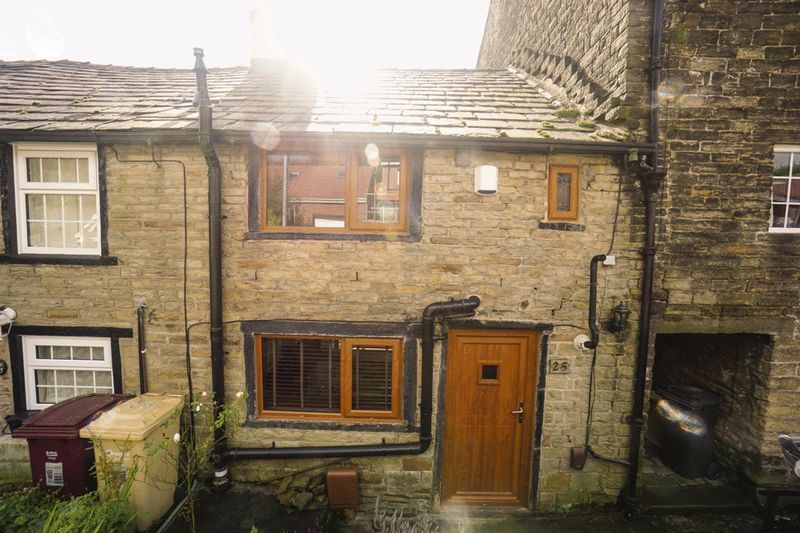 2 bed cottage to rent in Bottom O Th Moor, Horwich, Bolton BL6, £795 pcm