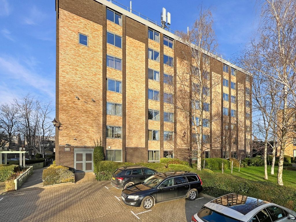 Studio for sale in Manhattan Drive, Cambridge CB4, £165,000