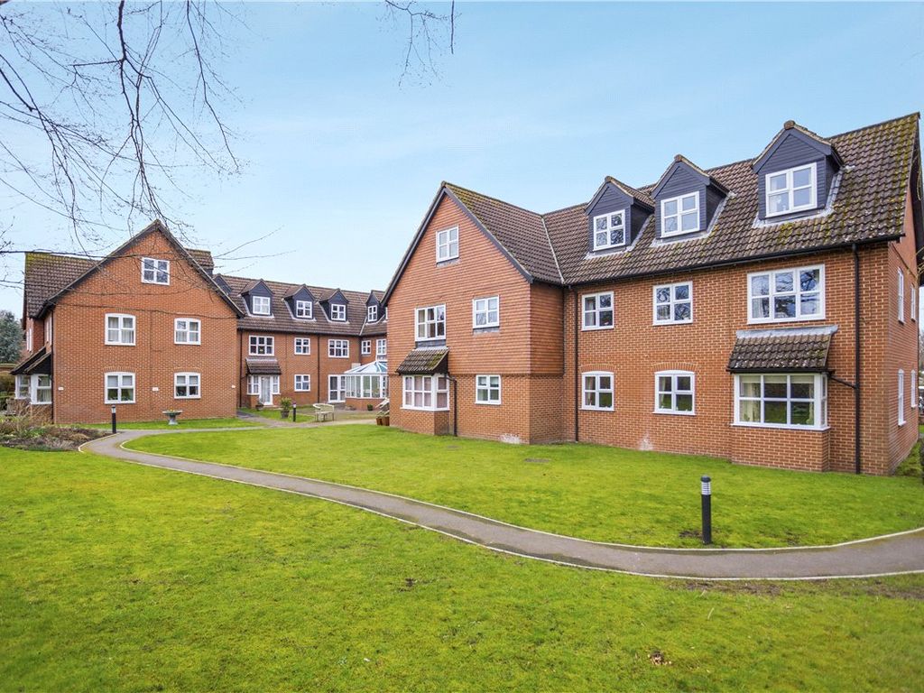 1 bed flat for sale in River Park, Marlborough, Wiltshire SN8, £150,000